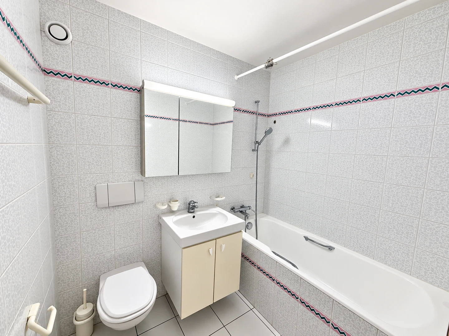 Elegant and spacious flat in Conches - Property photo 7