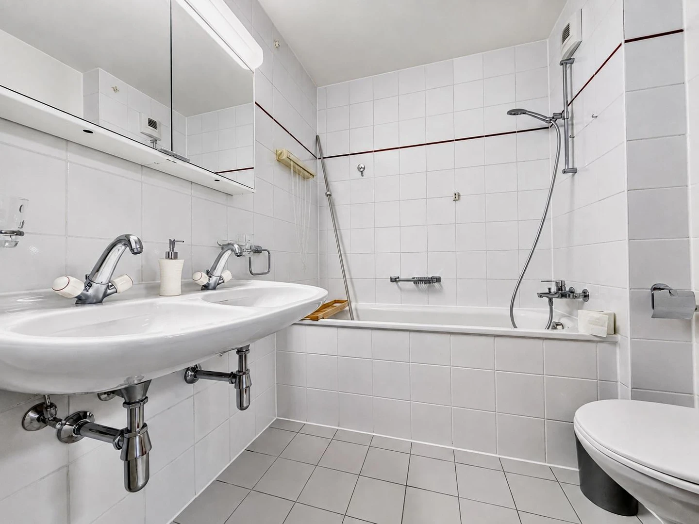 Spacious 124m2 apartment for sale near Les Nations. - Property photo 6