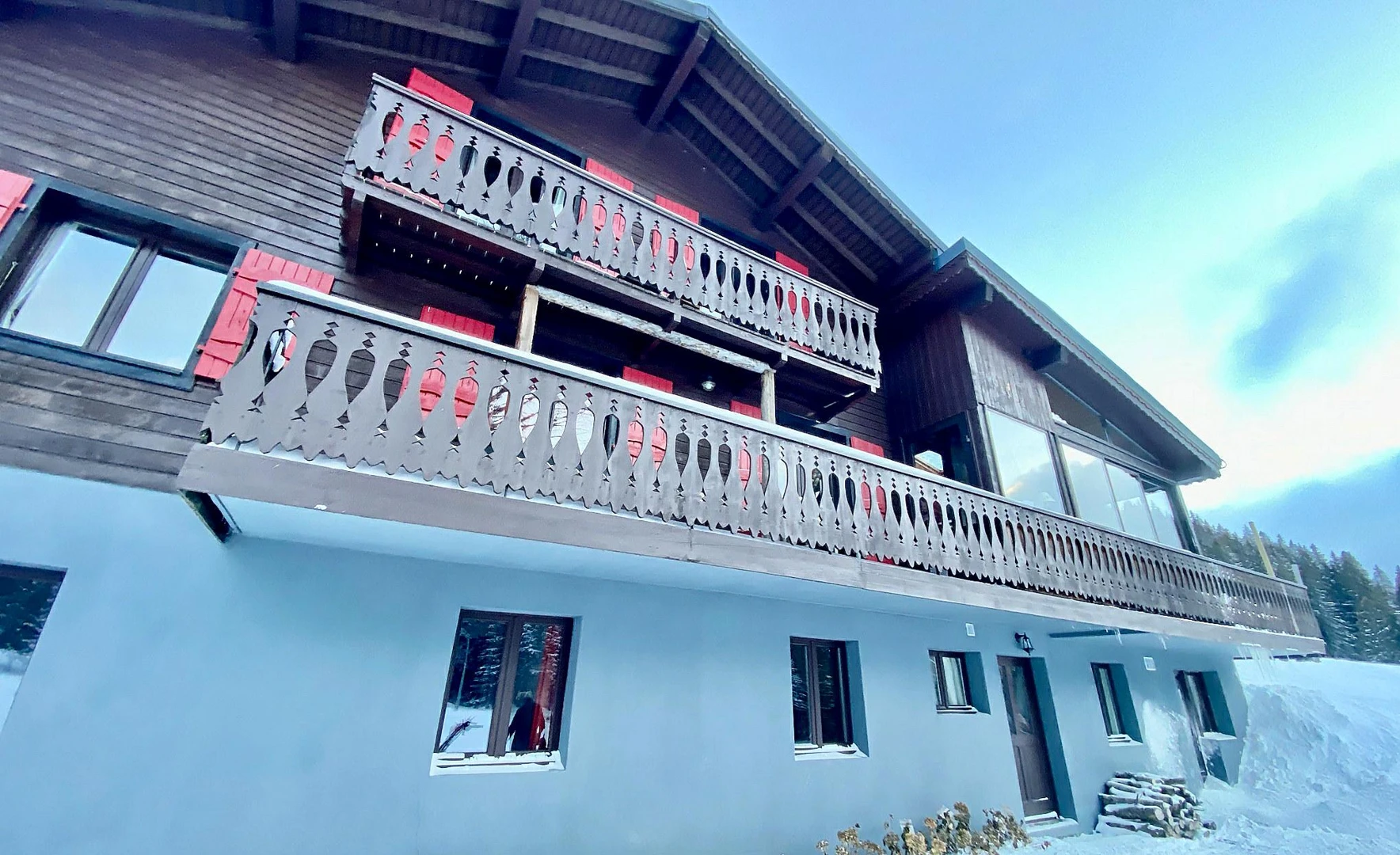 LUXURY MOUNTAIN CHALET LOCATED DIRECTLY ON A SKI SLOPE - Property photo 2