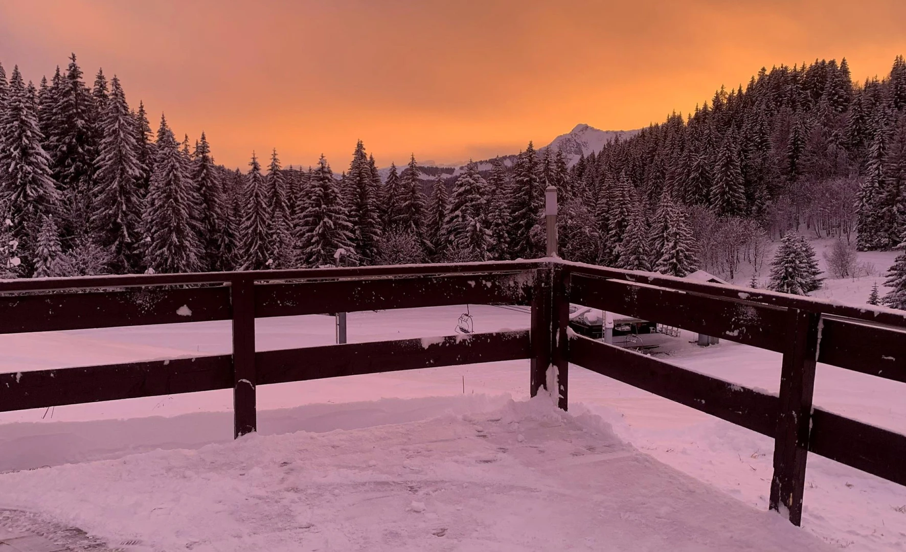 LUXURY MOUNTAIN CHALET LOCATED DIRECTLY ON A SKI SLOPE - Property photo 9