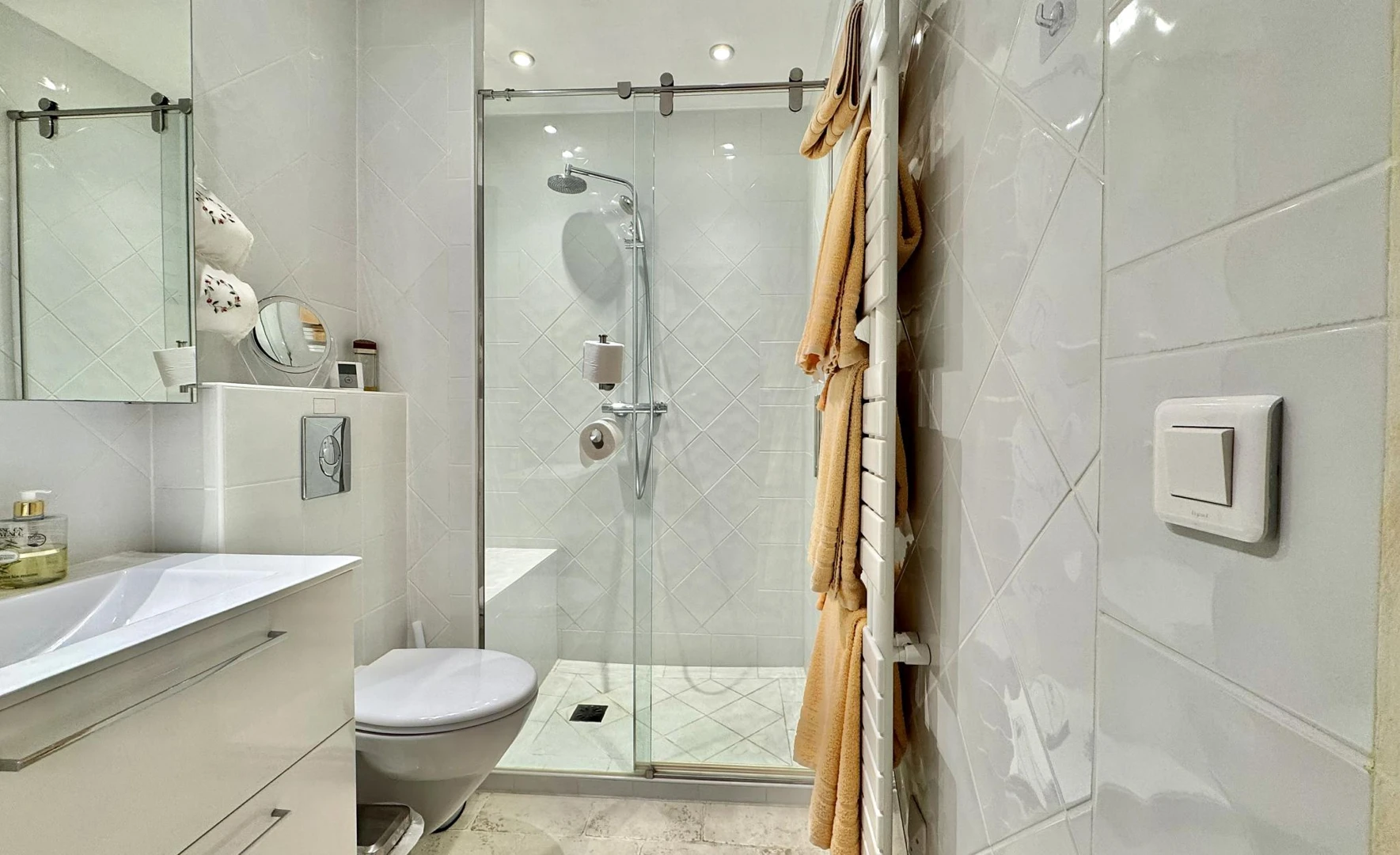 Magnificent Detached Villa Offering Approximately 300 m² of Living Space in Grimaud - Property photo 5