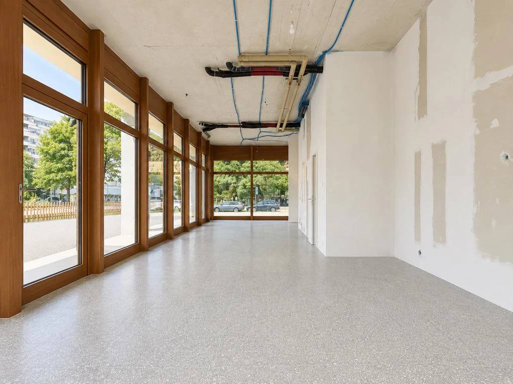 SHOP FOR SALE – PRIME LOCATION - Property photo 2