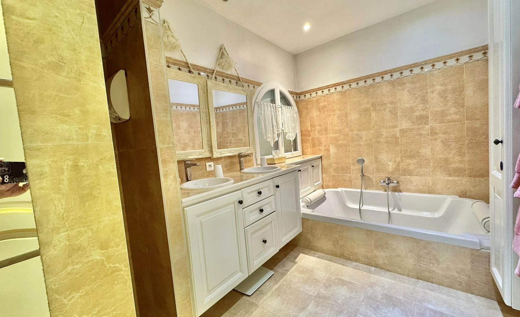 Magnificent Detached Villa Offering Approximately 300 m² of Living Space in Grimaud - Property photo 10