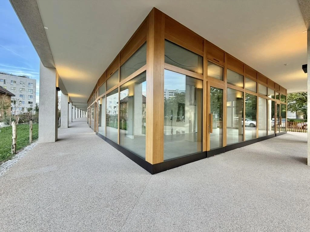 SHOP FOR SALE – PRIME LOCATION - Property photo 1