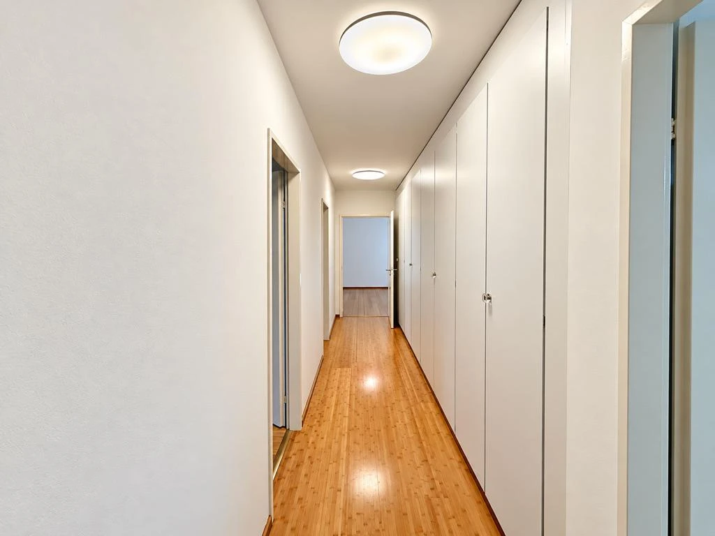 Elegant and spacious flat in Conches - Property photo 8