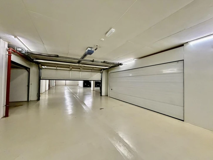 Spacious closed garage for sale in Florissant.