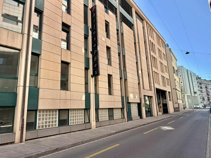 INVESTMENT OPPORTUNITY IN THE HEART OF GENEVA – LOCKED GARAGE UNIT